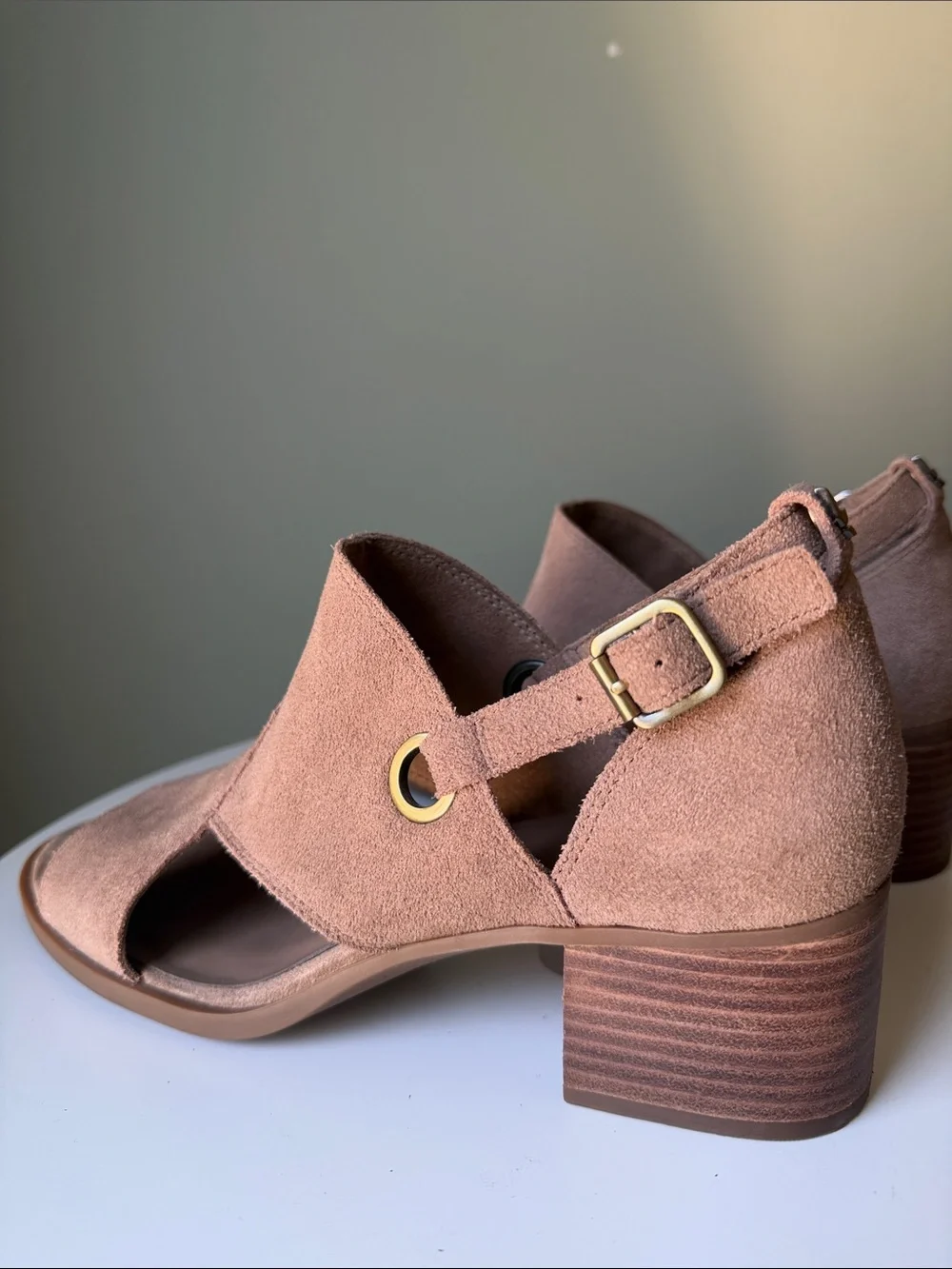 Koolaburra by UGG Suede Block Heel Sandals Ortholite Comfort open toe Adjustable